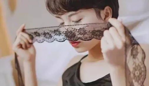 耻辱の中出し授业大桥未久，震惊全网！她竟在课堂上做出如此大胆行为，引发热议与争议！