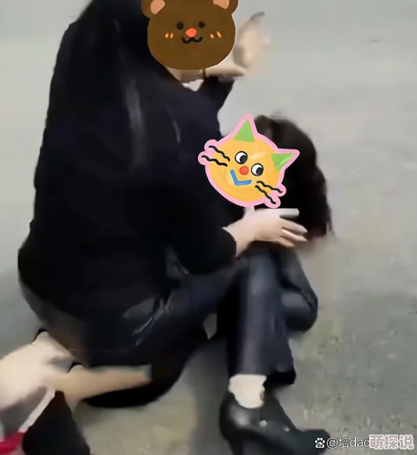 东北老女人被搡高潮大叫，激情四溢的瞬间引发热议，网友纷纷围观评论不断