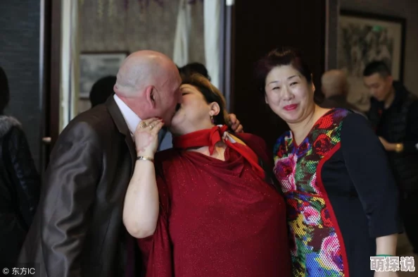东北老女人被搡高潮大叫，激情四溢的瞬间引发热议，网友纷纷围观评论不断