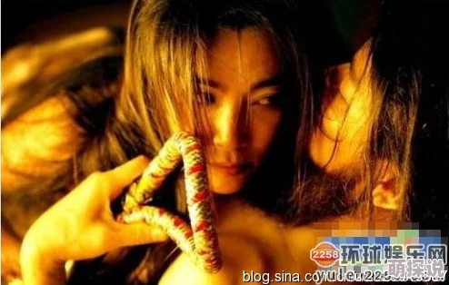 床戏吻戏视频亲胸叫用力抱起美女舌吻，热议明星私生活曝光引发网友讨论，情感纠葛成焦点话题