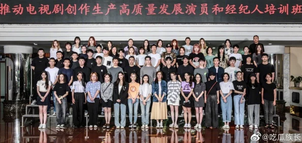 www.17c热门吃瓜：最新娱乐八卦事件引发网友热议，明星动态层出不穷，吃瓜群众纷纷围观讨论！