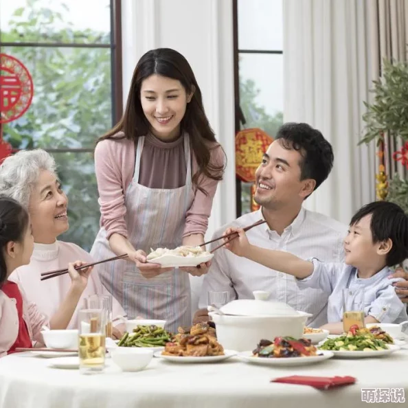在厨房从后面轻松享受美好时光，感受生活的温馨与乐趣