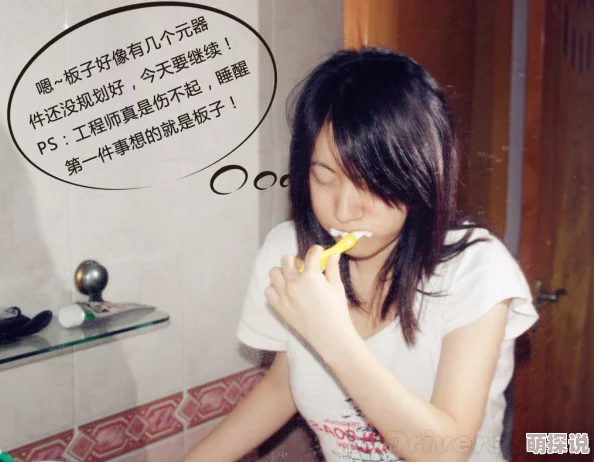 探索美女的隐私世界：独特视角下的撒尿视频播放，揭示生活中不为人知的一面