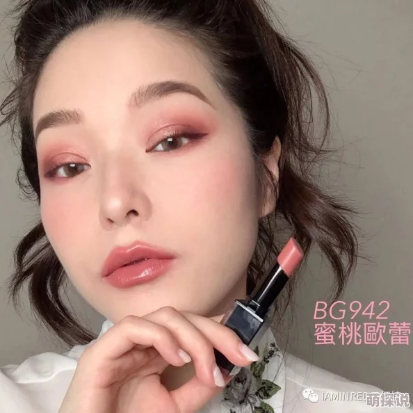 ysl蜜桃色neo：时尚界的新宠，瞬间点亮你的妆容与心情！