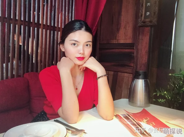 怡红院院两个东南亚青年熟女在社交媒体上分享生活点滴,引发网友热议与关注,展现多元文化魅力与个性风采 怡红院院两个东南亚青年熟女在社交媒体上分享生活点滴,引发网友热议与关注,展现多元文化魅力与个性风采