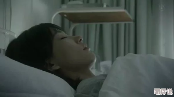 探索禁忌之爱：二男一女的复杂情感交织与伦常挑战，揭示人性深处的欲望与挣扎