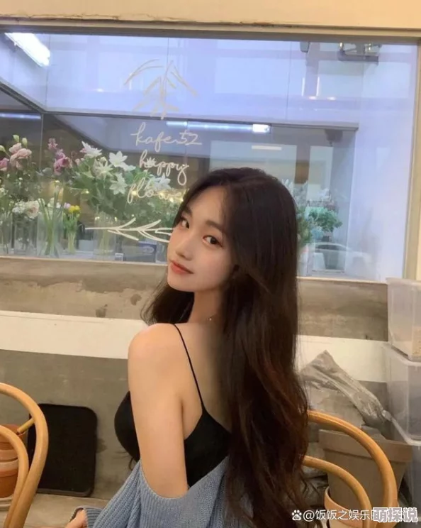 性感美女：最新时尚潮流引领者，展现独特魅力与自信风采，成为社交媒体上的热门话题和追捧对象