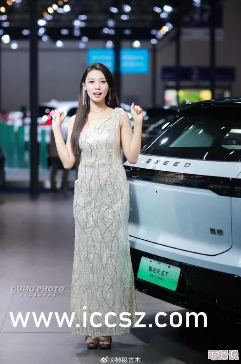 丰满的秘书年轻胸大的秘书：近日，该行业内对女性职员形象的讨论引发热议，许多人关注职业与外貌之间的关系