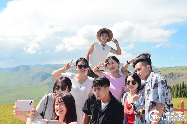 小yin娃的浪荡生活：近期她在社交媒体上分享了与朋友们的旅行经历，展现了更加多彩的生活方式
