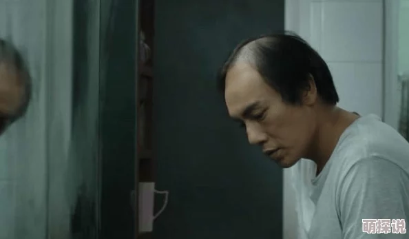 在办公室的隐秘角落:那些不为人知的呻吟声背后隐藏着怎样的职场故事与情感纠葛? 在办公室的隐秘角落:那些不为人知的呻吟声背后隐藏着怎样的职场故事与情感纠葛?