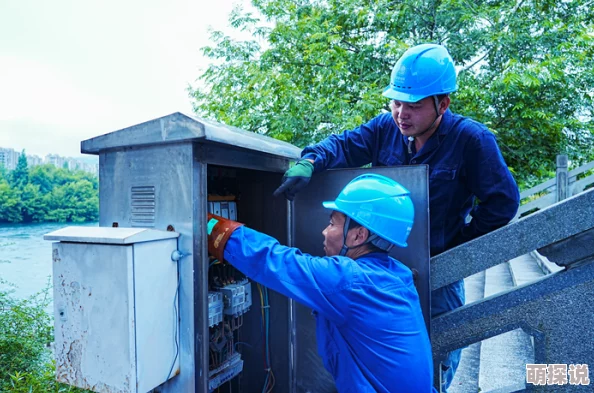在工地里被弄得好爽，施工现场安全隐患频发，工人们的工作环境亟待改善，引发社会广泛关注与讨论