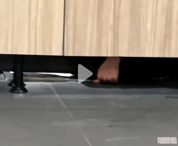 偷窥商场女厕小便视频引发社会广泛关注，呼吁加强公共场所隐私保护与安全措施