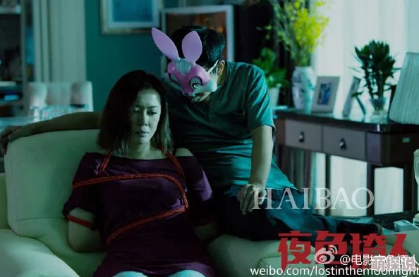 在夜色中探寻禁忌：强行扒开美女大腿挺进的惊心动魄故事与情感纠葛