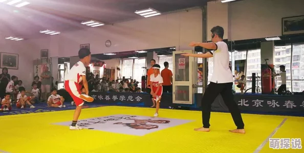 在健身房的意外体验：与教练们共同探索3P训练的乐趣与挑战，重塑身体与心灵的极限