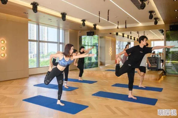 在健身房的意外体验：与教练们共同探索3P训练的乐趣与挑战，重塑身体与心灵的极限