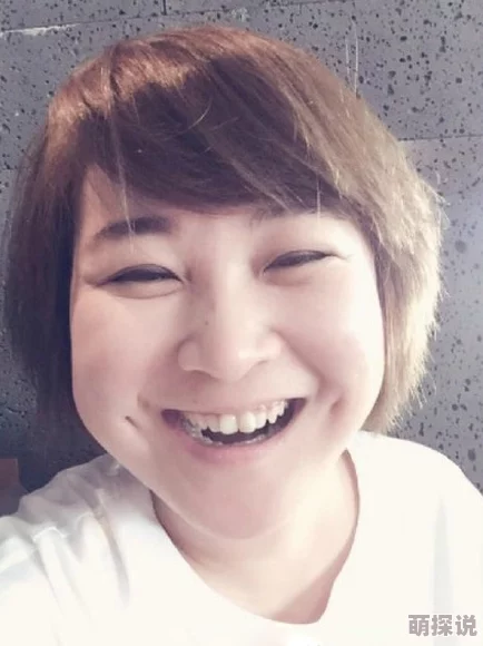 亚洲国内自拍：网友们对这一现象的看法各异，认为其反映了年轻人自我表达和社交需求的变化