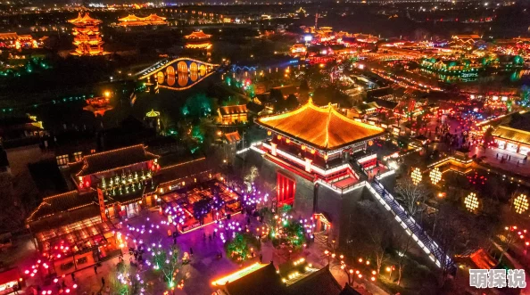 新不夜城：这个地方真是热闹非凡，夜晚的灯光和人潮让人流连忘返！