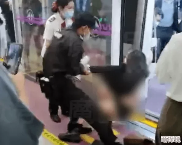 美女脱下内裤让男人捅，这种内容真是低俗，应该抵制这样的行为和宣传