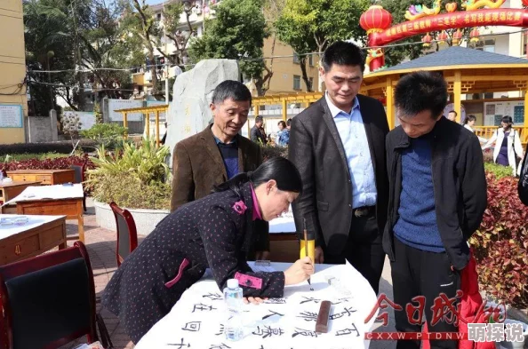 办公室被老师用毛笔网友纷纷表示这种传统书写方式很有趣，能让人感受到文化的魅力，也希望更多年轻人参与其中
