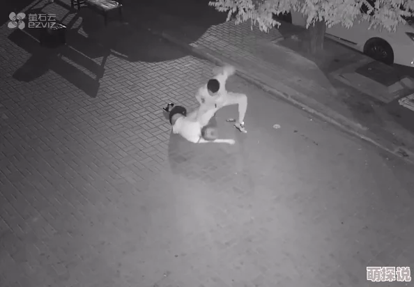 男人捅女人视频引发热议，网友纷纷表示对暴力行为的强烈谴责和关注