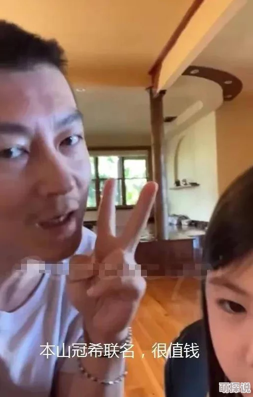 亲嘴伸进内衣揉胸口视频：近日，该视频在社交媒体上引发热议，网友们纷纷发表看法，讨论其影响与意义