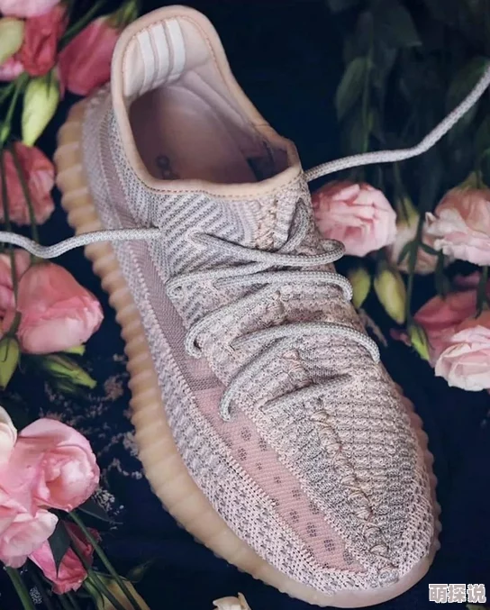 yeezy蜜桃满天星：这款鞋子颜色真好看，搭配起来也很百搭，值得入手！