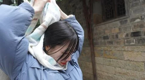 激情偷拍网：用镜头记录生活点滴，传播正能量的瞬间