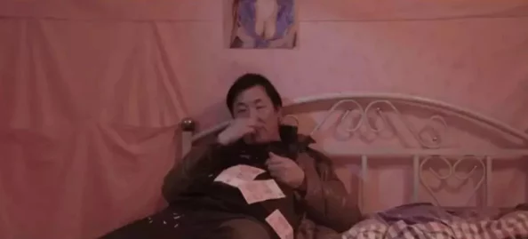 看美国毛片指观看美国制作的成人影片，此类影片通常包含露骨的性内容及情节