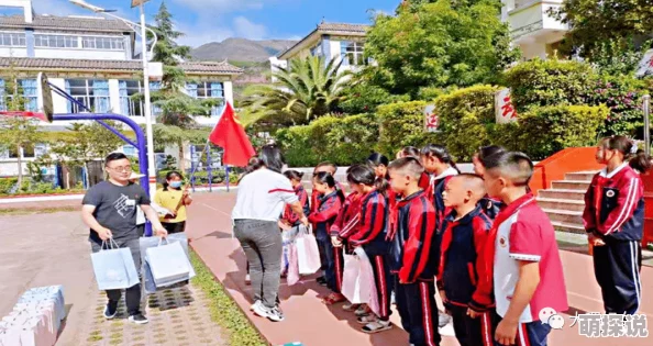 舔小舞的脚让我们用爱与温暖去感染身边的人，共同创造一个积极向上的环境