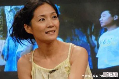 厨房从后面挺进李婷李婷娇喘一声说慢点好烫