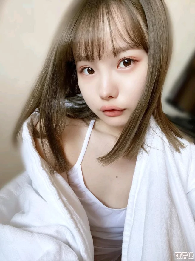 为什么她如此受欢迎呢因为三上悠亚SNIS974无码展现了极致的诱惑和令人心动的表演