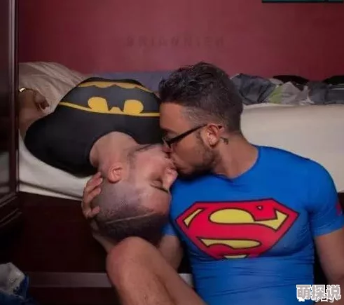 受不了 太大太粗太满男男为什么让人印象深刻其大胆的主题和夸张的表现手法令人过目不忘