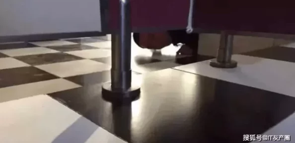 中国偷窥凸wc女厕视频曝光偷拍恶行侵犯隐私违法行为严惩不贷 中国偷窥凸wc女厕视频曝光偷拍恶行侵犯隐私违法行为严惩不贷