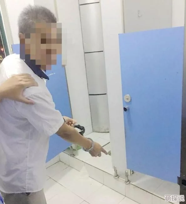 中国偷窥凸wc女厕视频曝光偷拍恶行侵犯隐私违法行为严惩不贷 中国偷窥凸wc女厕视频曝光偷拍恶行侵犯隐私违法行为严惩不贷