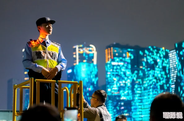 霓虹灯下的哨兵元宇宙数字人巡逻守护城市安全 霓虹灯下的哨兵元宇宙数字人巡逻守护城市安全